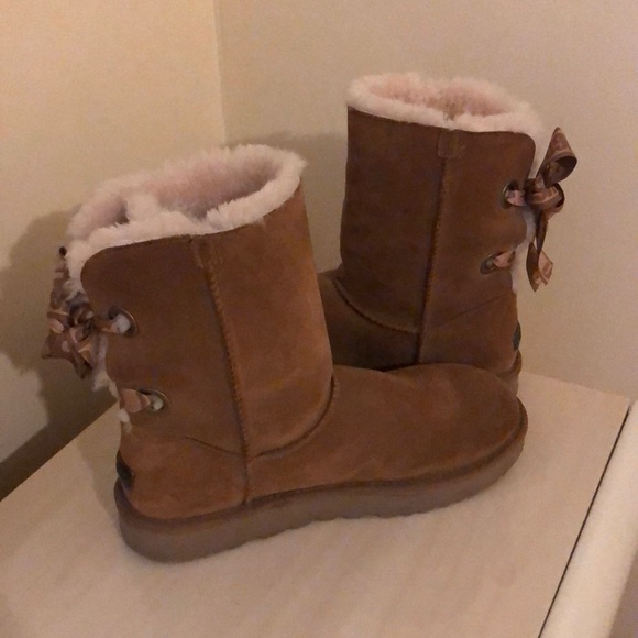 UGG Shoes - Ugg’s Women Chestnut Lace Boot. Comfy boots.